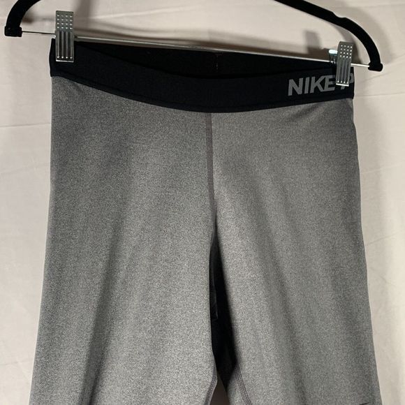Nike Pro Dri-Fit Grey Cropped Athletic Leggings - Picture 2 of 8